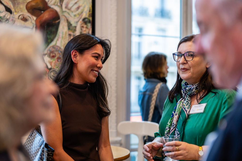 Guests in conversation at AFBA Commonwealth Bank of Australia event, Paris - parisianphotographers.com