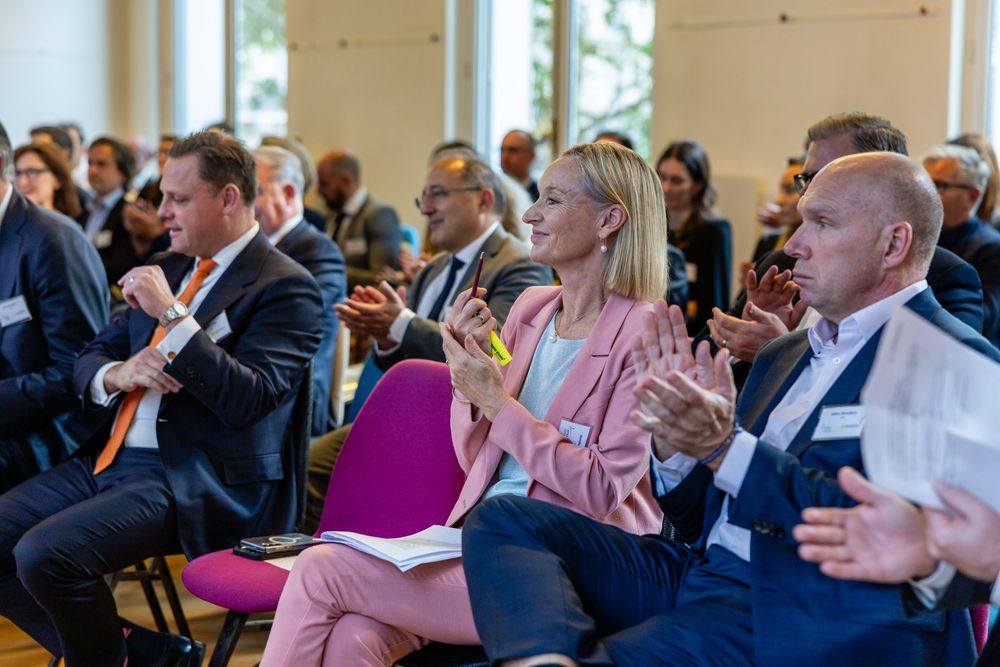 Audience reacting during panel discussion, AFBA Commonwealth Bank of Australia event, Paris - parisianphotographers.com