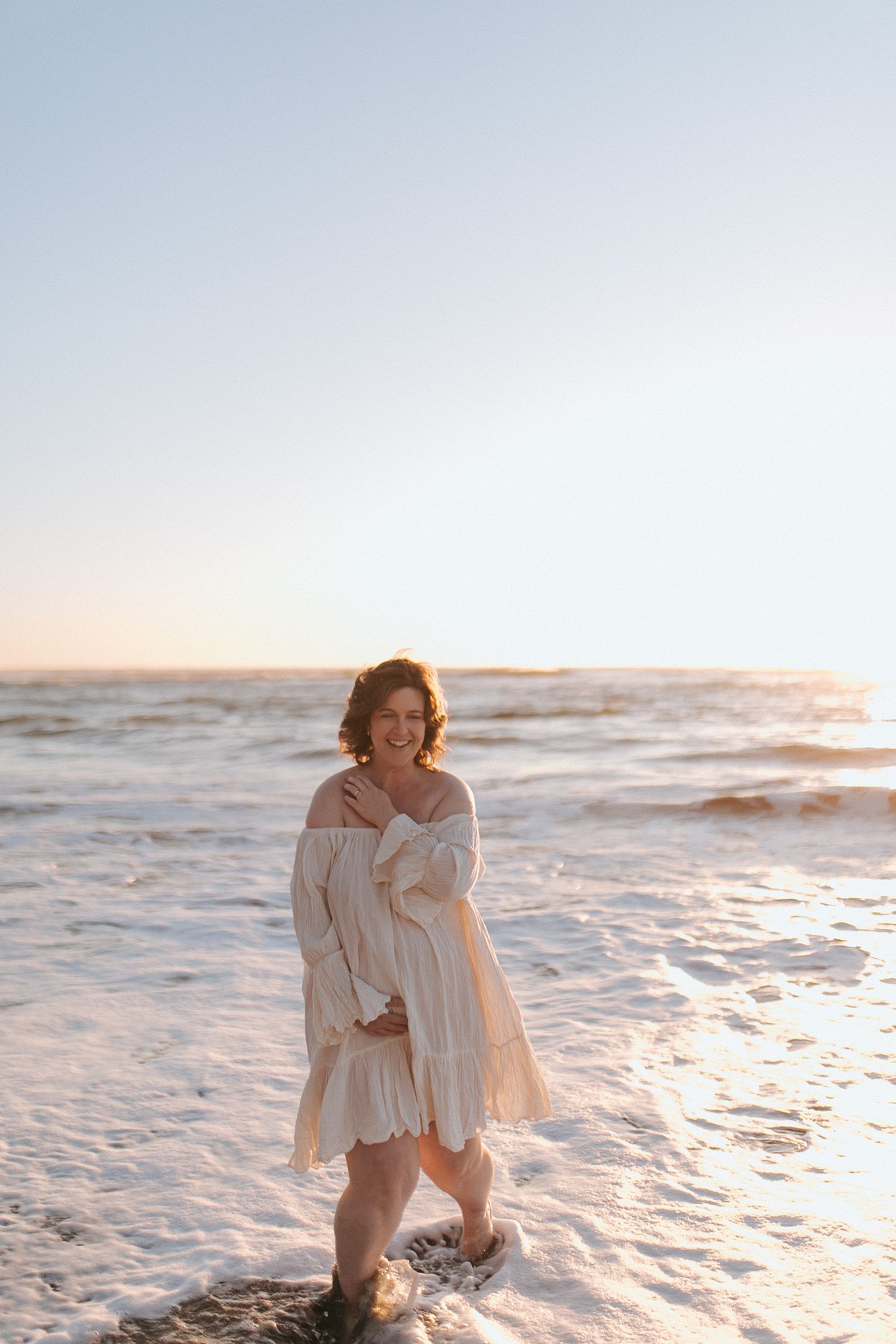 Maternity photographer in Raglan shares honest outfit advice — simple, comfortable, and authentically you.
