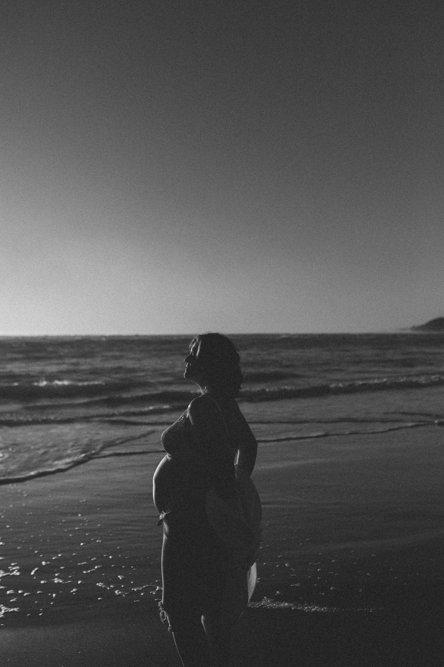 Wondering what to wear to your maternity shoot? Honest styling advice from Raglan photographer Nami Creative.