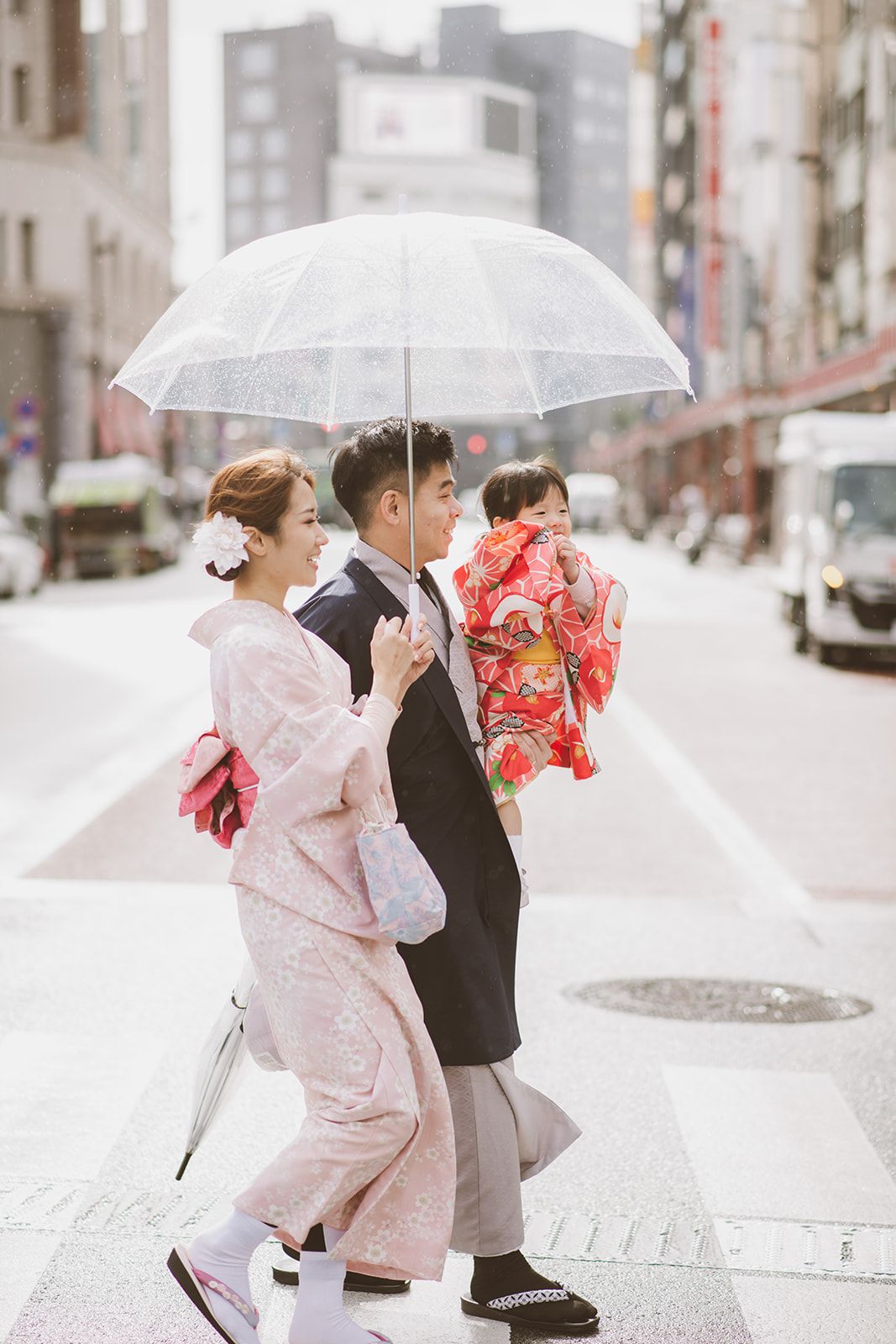 Family photography session near Sensoji Temple in Tokyo