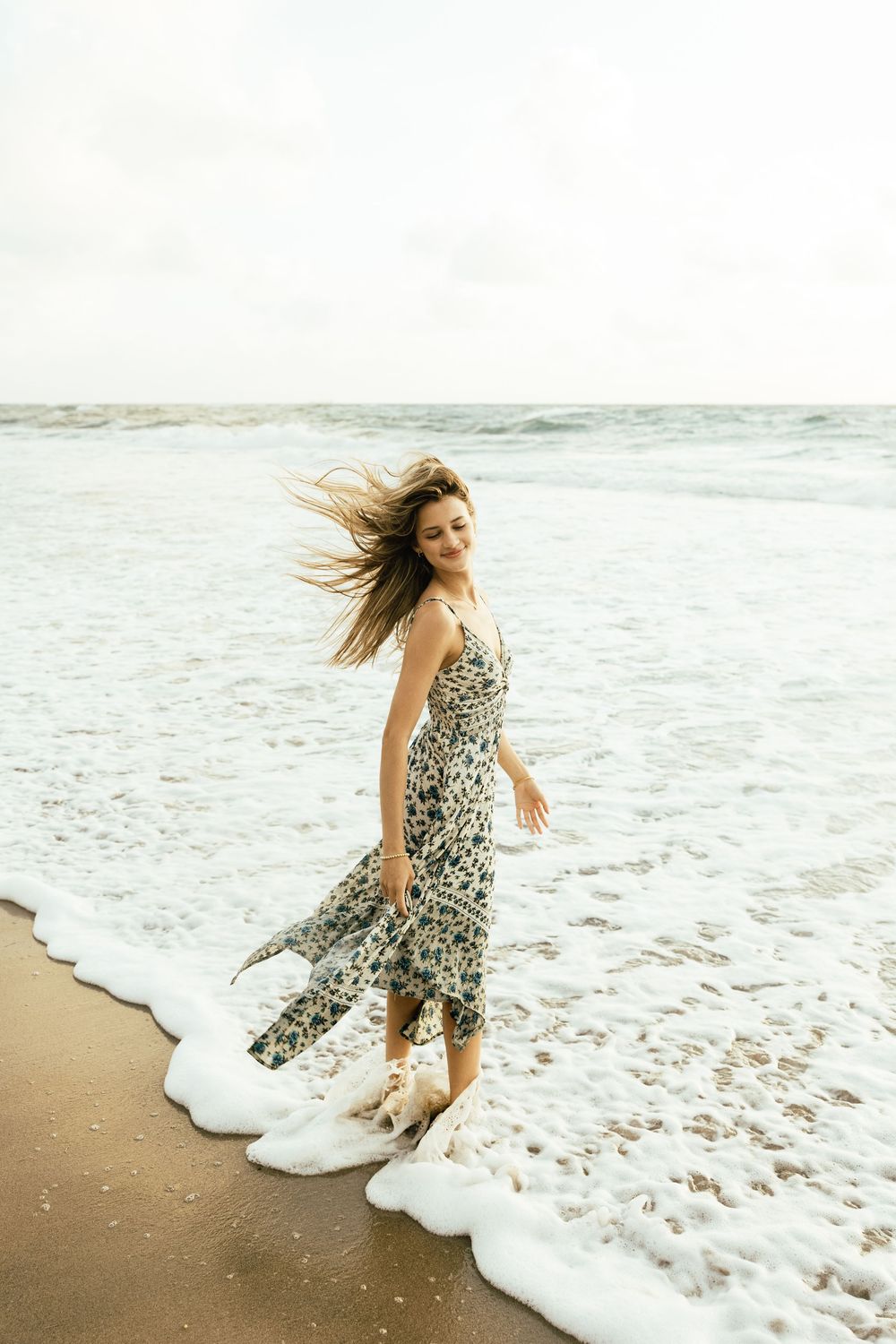 Sunrise beach senior session in Florida. Jacksonville Senior Photographer, Jacksonville Senior Graduation Photos - Lindsay McDow Photo
