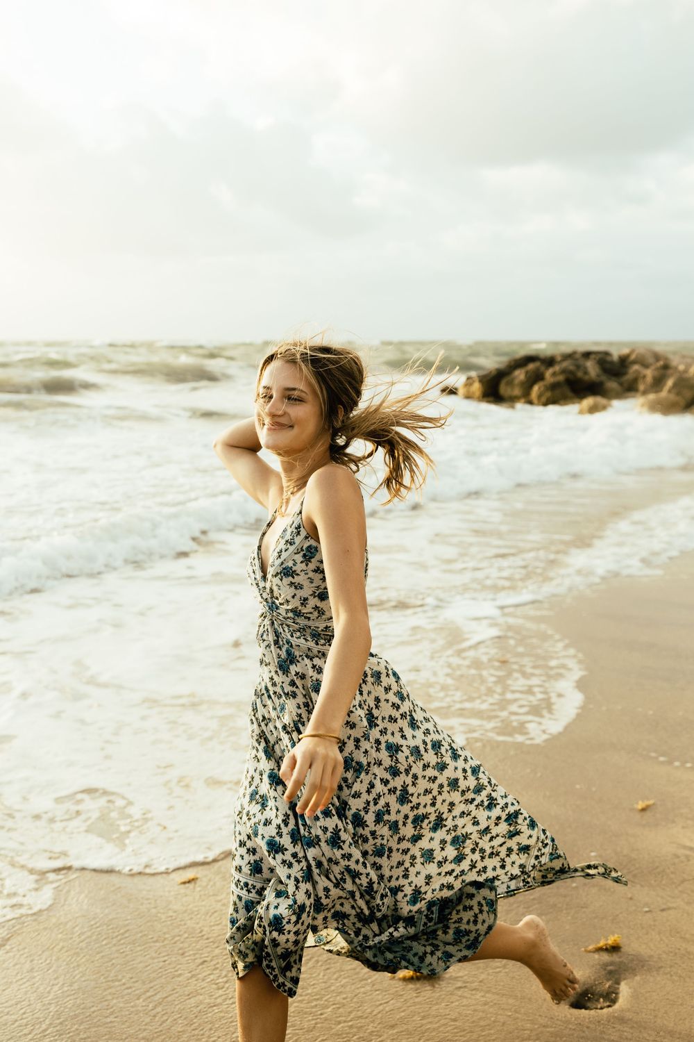 Sunrise beach senior session in Florida. Jacksonville Senior Photographer, Jacksonville Senior Graduation Photos - Lindsay McDow Photo