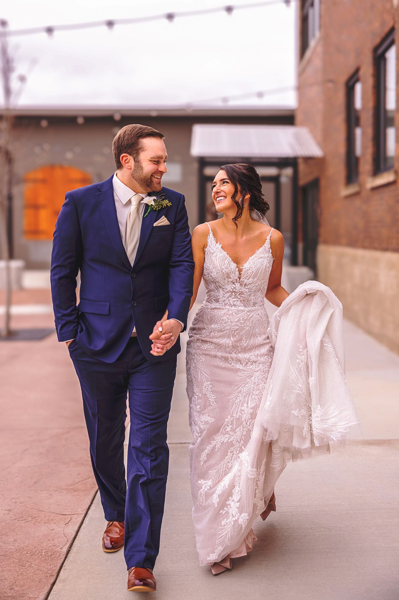 Laura Leigh Images. St. Cloud, MN Wedding Photographer. St. Cloud, Minnesota Wedding Videographer. Candid, photojournalistic wedding photos.
