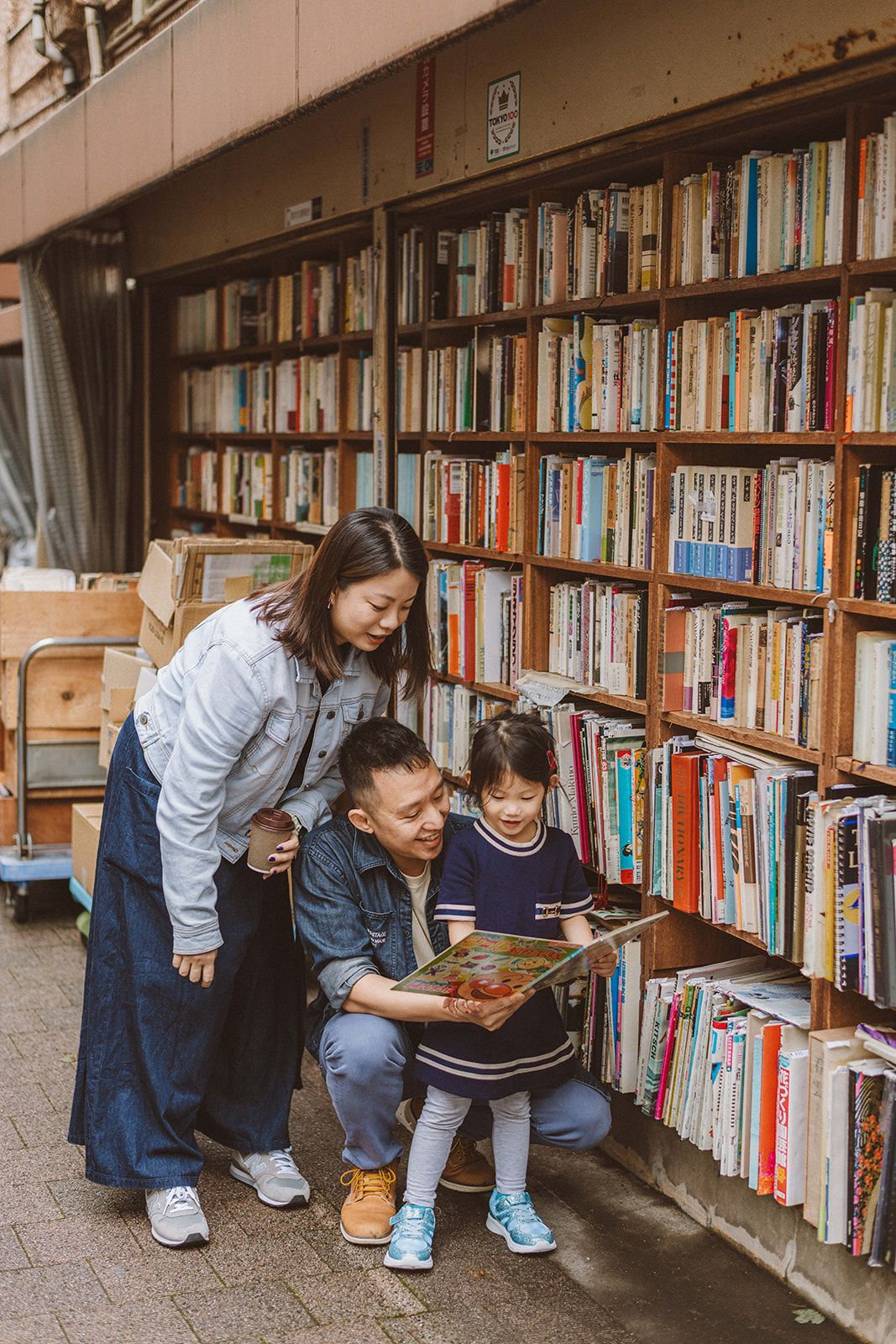 Family enjoying a relaxed photography session in Tokyo