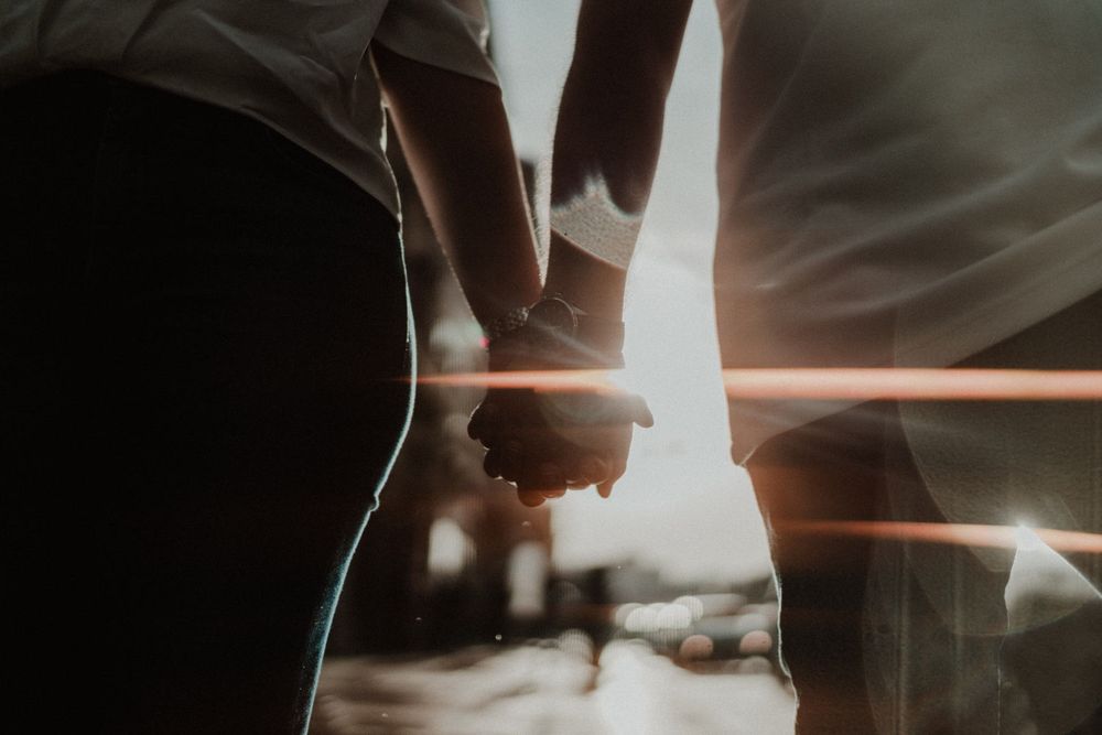 Engagement photo in Ribeira, Porto – connection over posing | pre wedding photo session