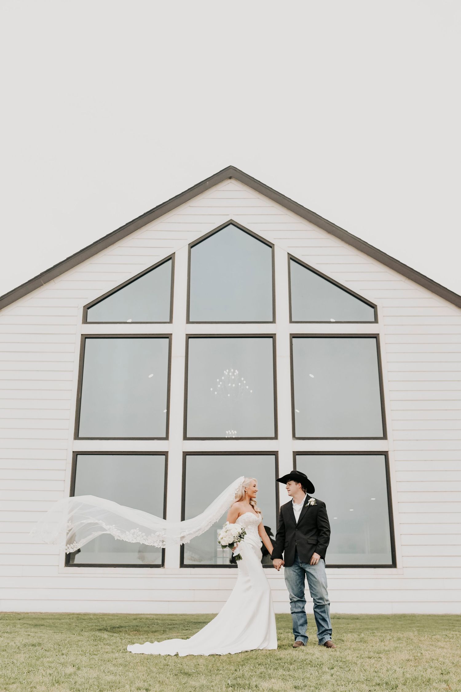 Timeless wedding portraits captured at The Gardenia