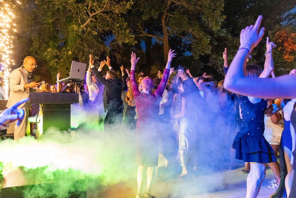 Piste de danse animée pendant la soirée de remise de diplômes IBS au Château de Roquefeuille