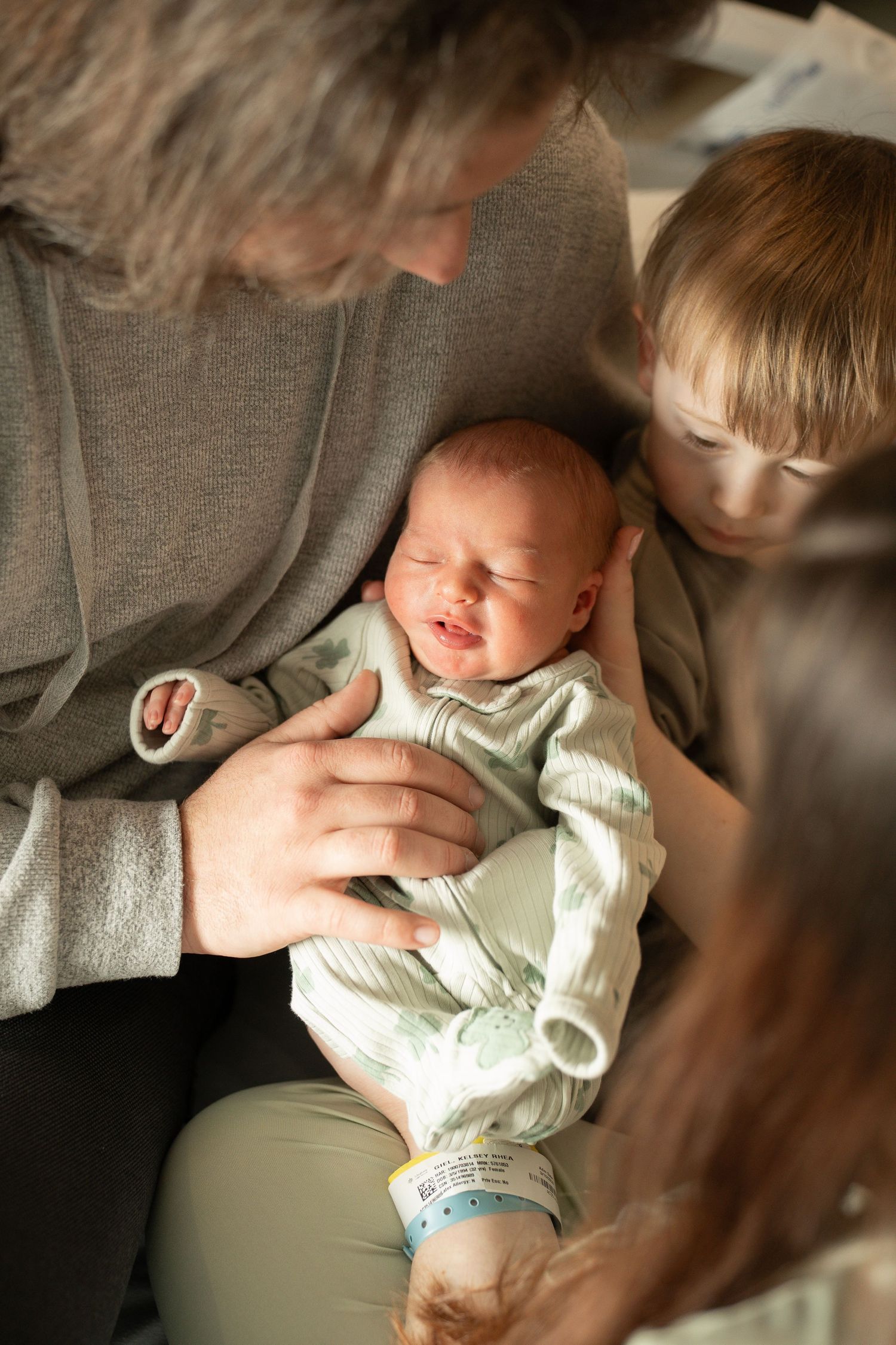 Fresh 48 in hospital, Pittsburgh PA by Megan Bucci Photography Motherhood Photographer, Pittsburgh Family Photographer,