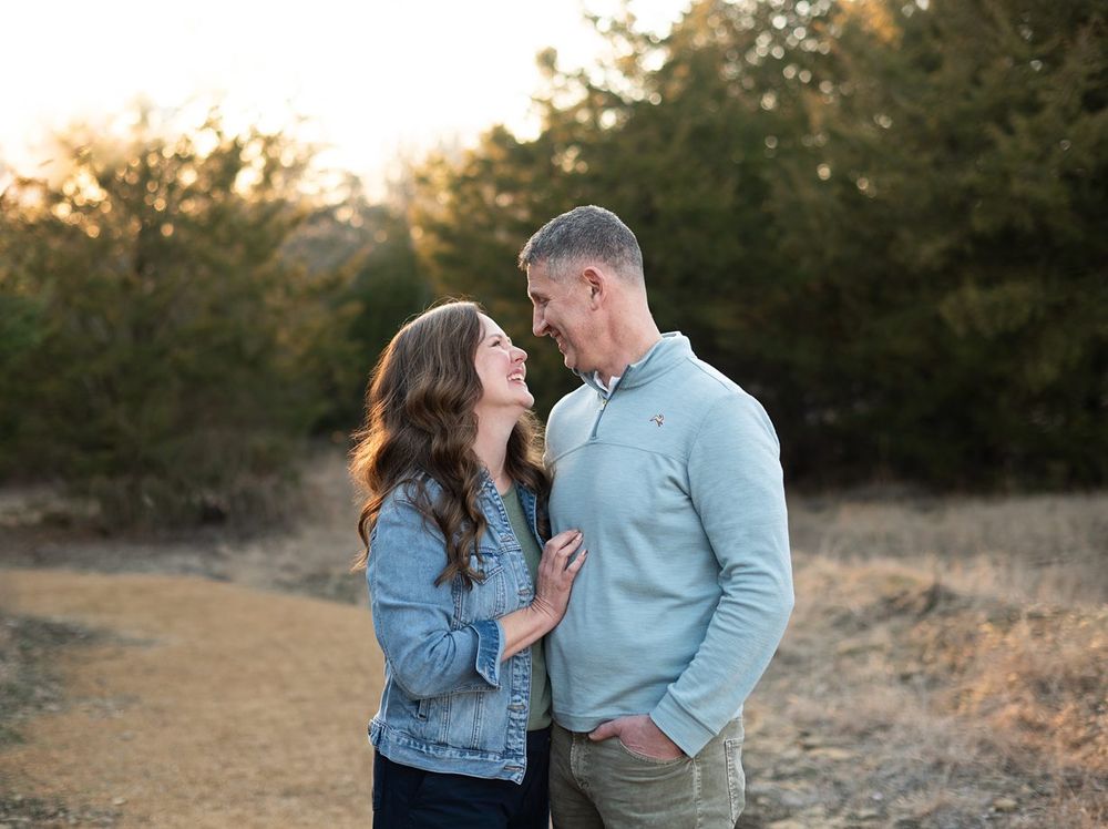 Extended Family Session in Field of Evergreens by Bartlesville Family Photographer Kristi Bray Photography