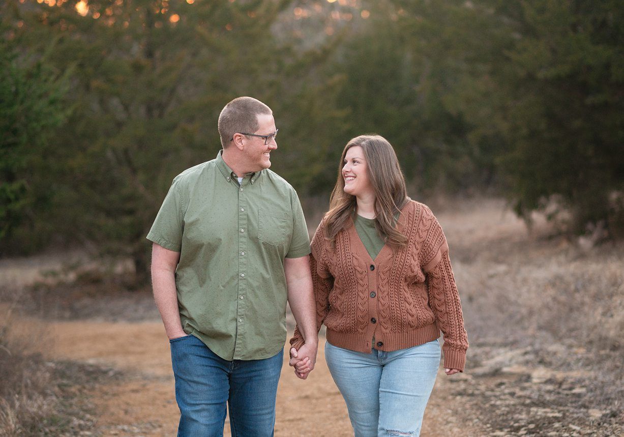 Extended Family Session in Field of Evergreens by Bartlesville Family Photographer Kristi Bray Photography