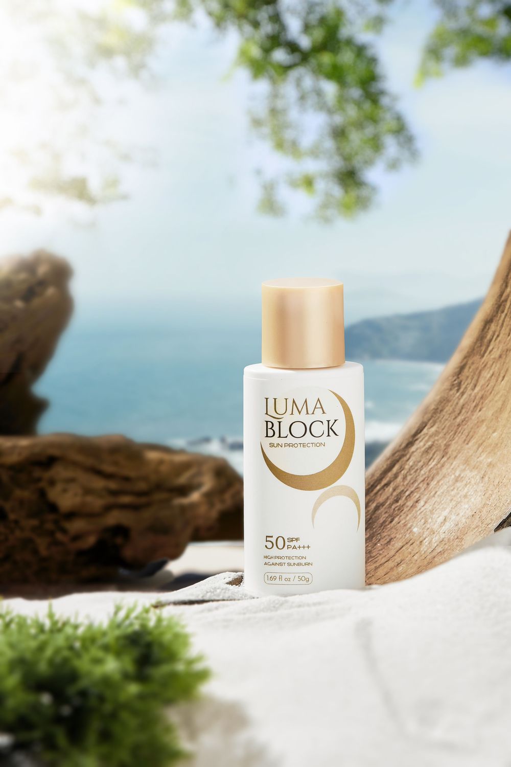 Chụp ảnh kem chống nắng skincare phong cách lifestyle ngoài trời ánh sáng tự nhiên