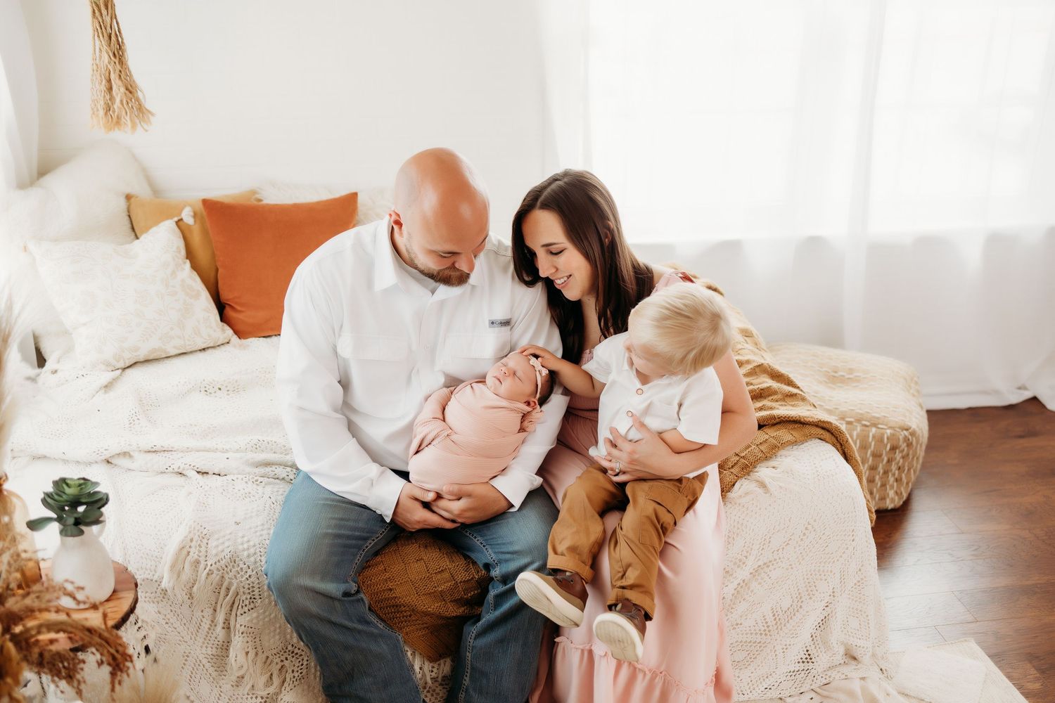 Professional newborn and family photographer serving Chattanooga and North Georgia families
