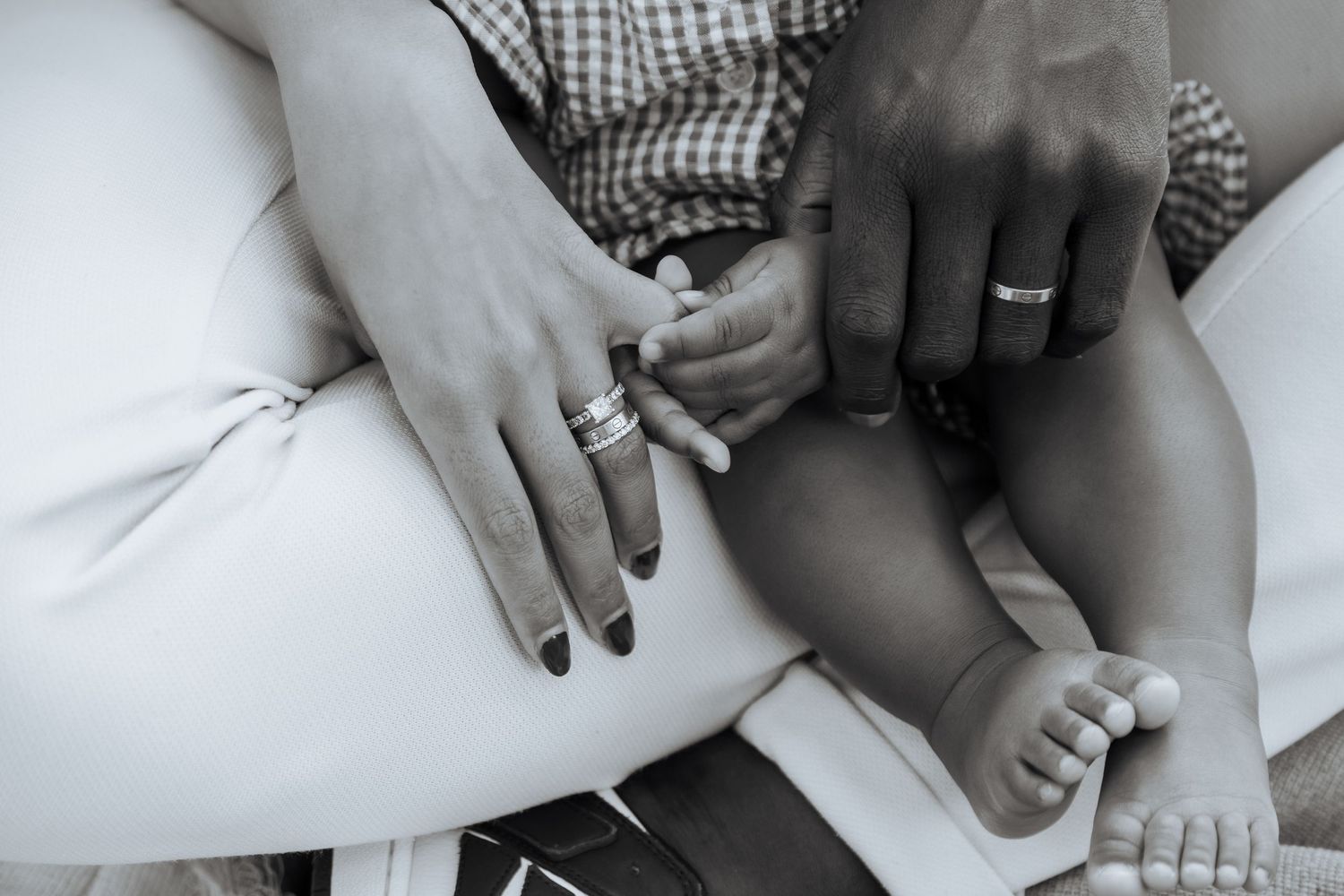 Johannesburg family photography in Fourways – intimate, professional portraits for expecting moms and families.