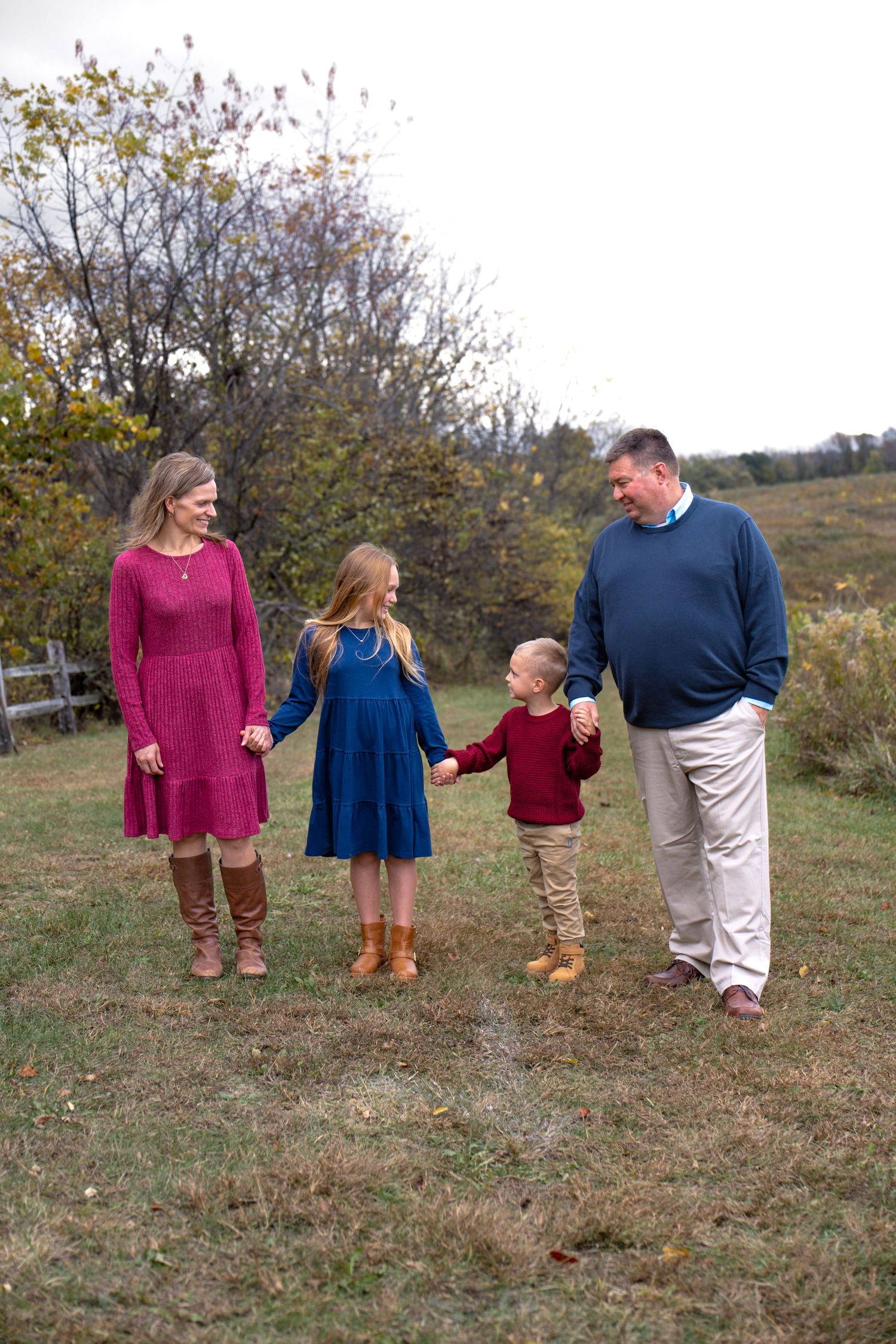 Waynesboro, Virginia lifestyle photographer capturing outdoor family portraits. Cherish authentic moments and freeze memories.