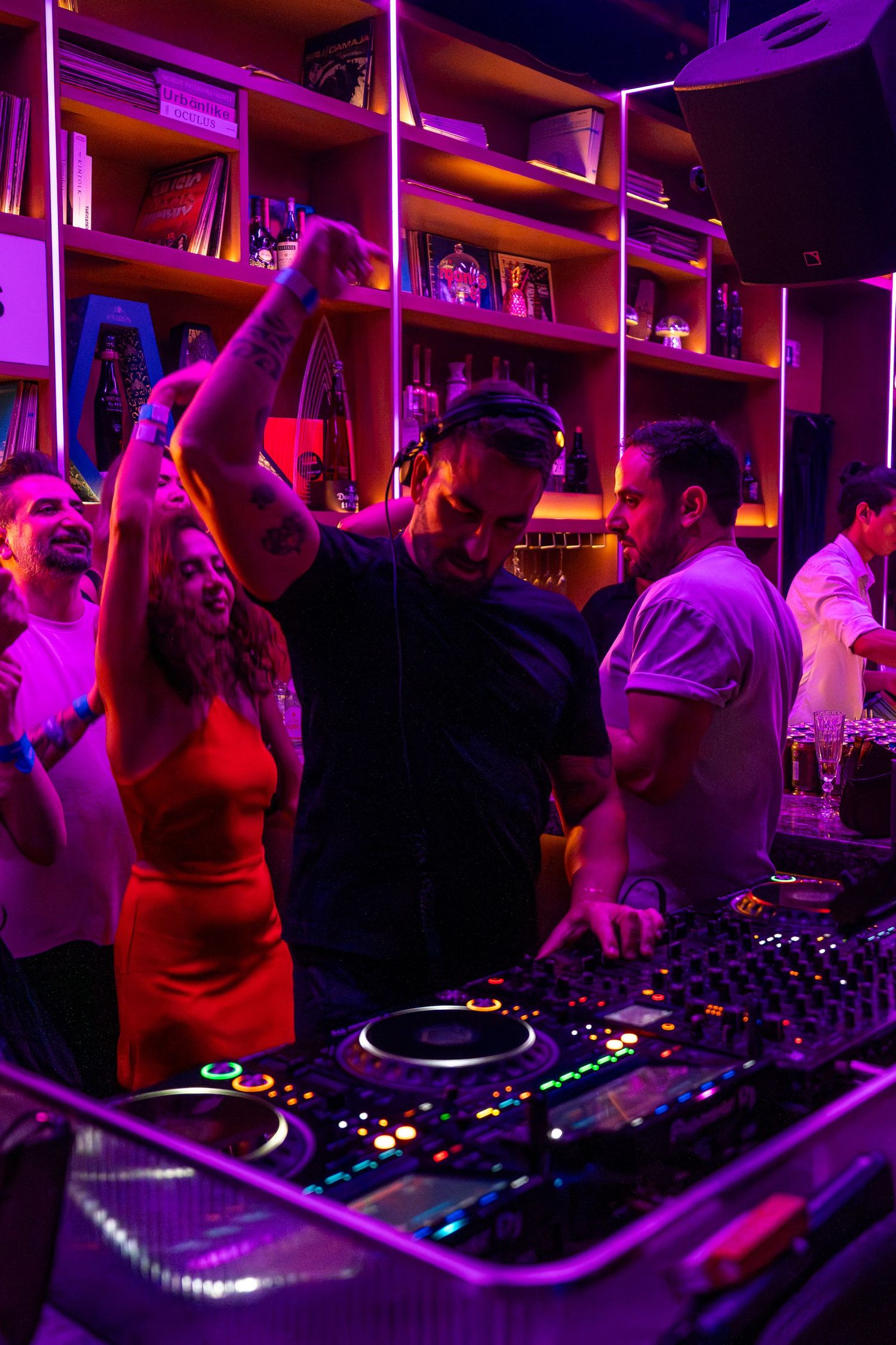 Vibrant event photography in Dubai nightlife setting with dynamic lighting