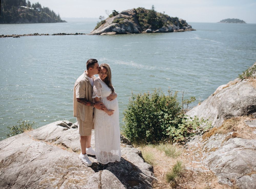 Professional BC photographer based in Langley, providing natural, beautiful maternity photo sessions in Surrey, White Rock, and the Lower Ma