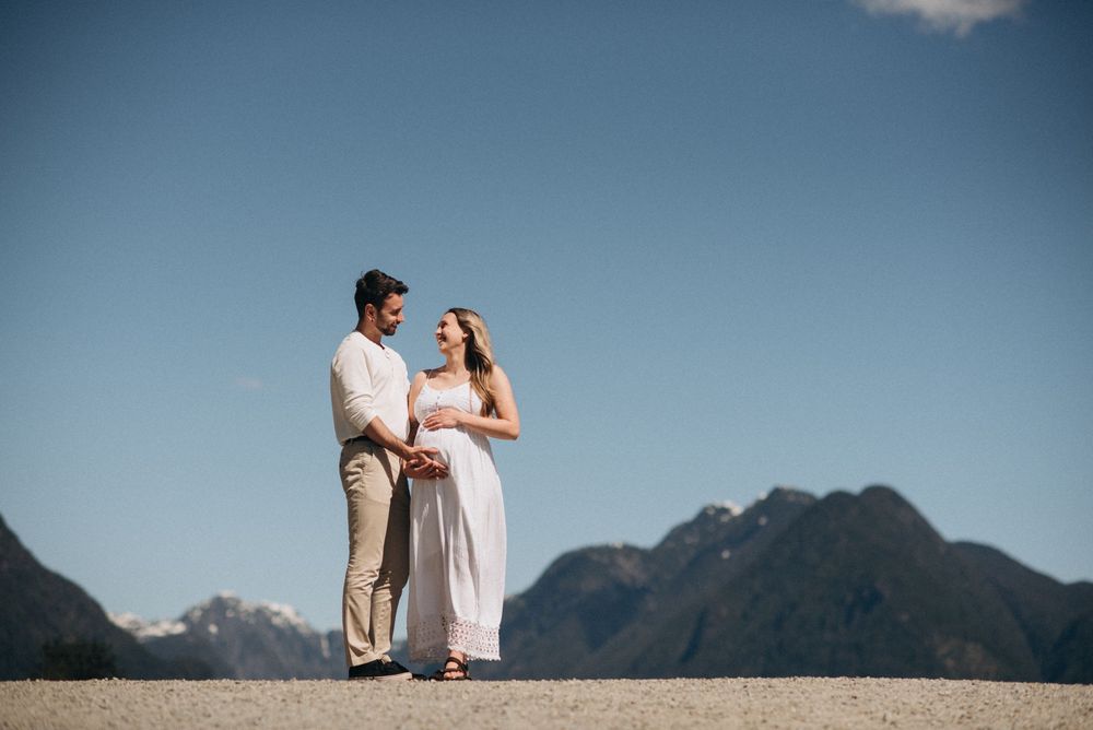 Professional BC photographer based in Langley, providing natural, beautiful maternity photo sessions in Surrey, White Rock, and the Lower Ma
