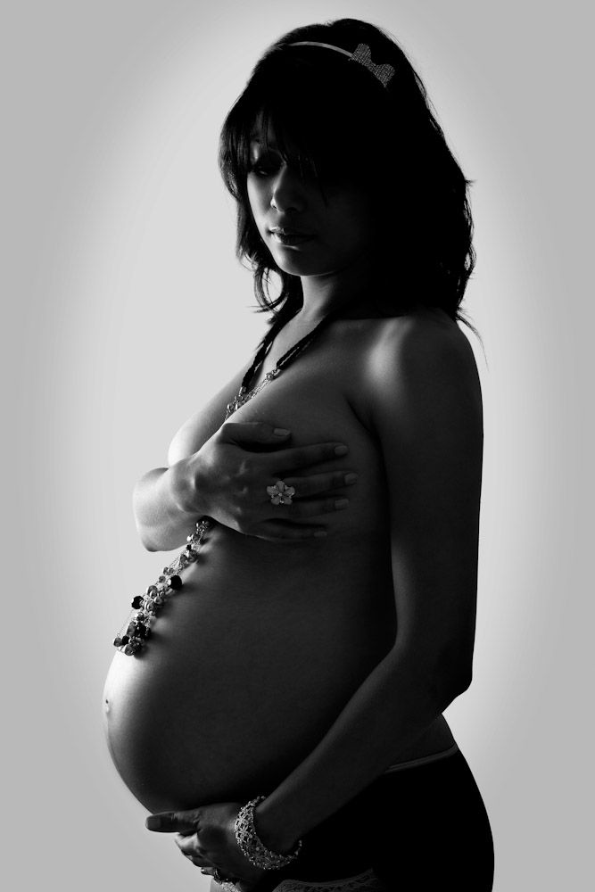 Silhouette of pregnant woman during a serene Melbourne maternity photoshoot.