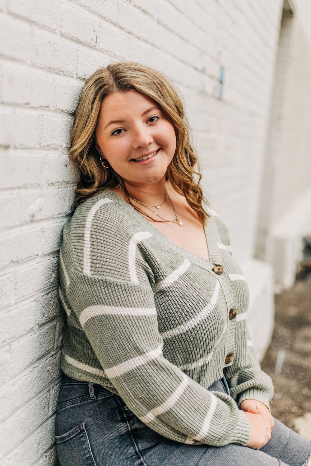 senior photo along wall