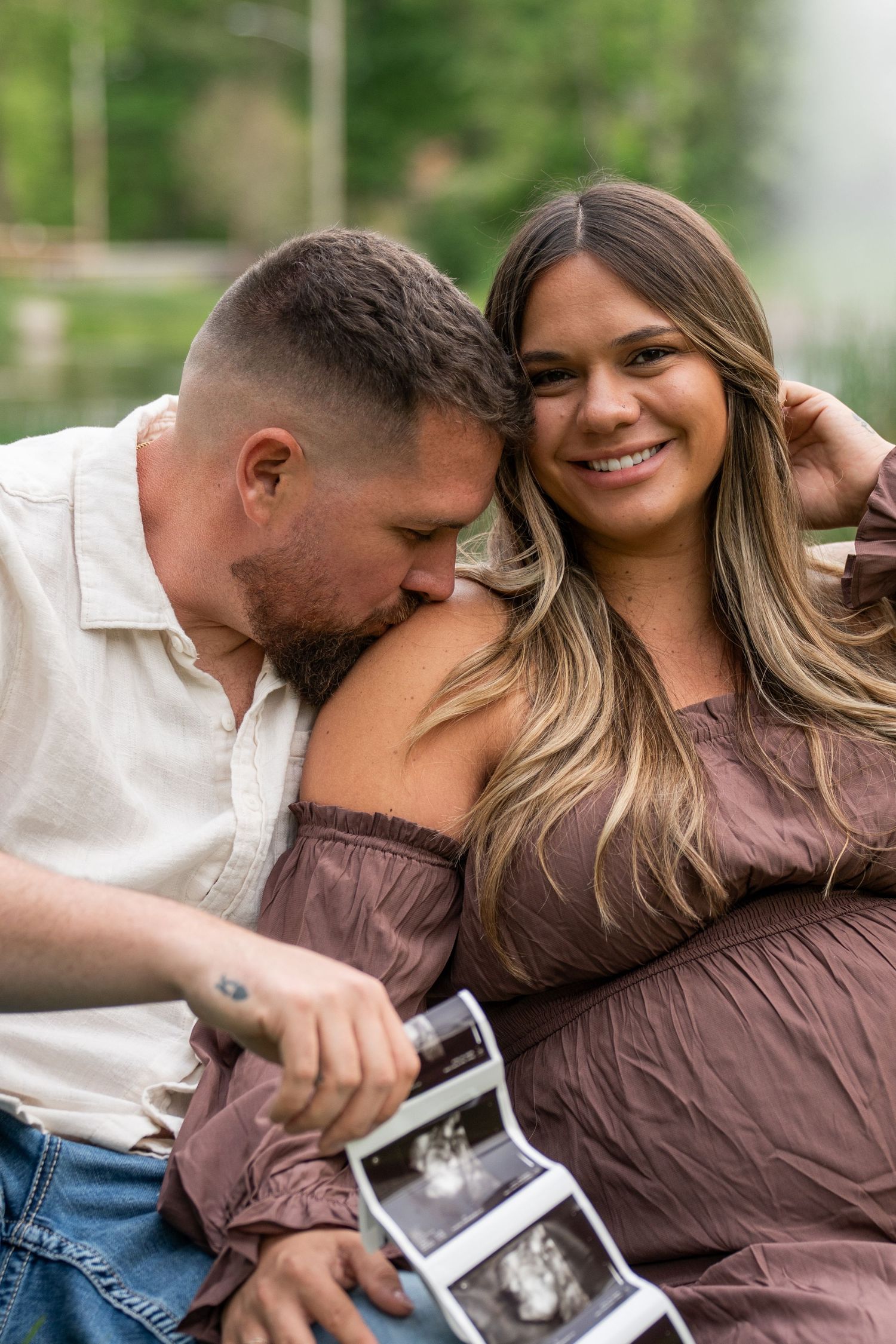 Maternity Photoshoot Outside Moon Township PA
