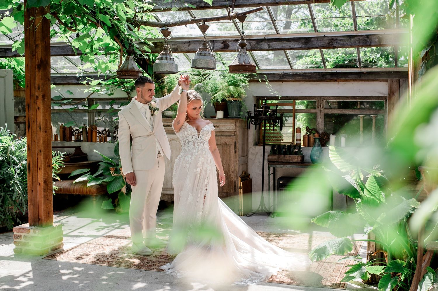 Dans van bruidspaar door christelijke trouwfotograaf