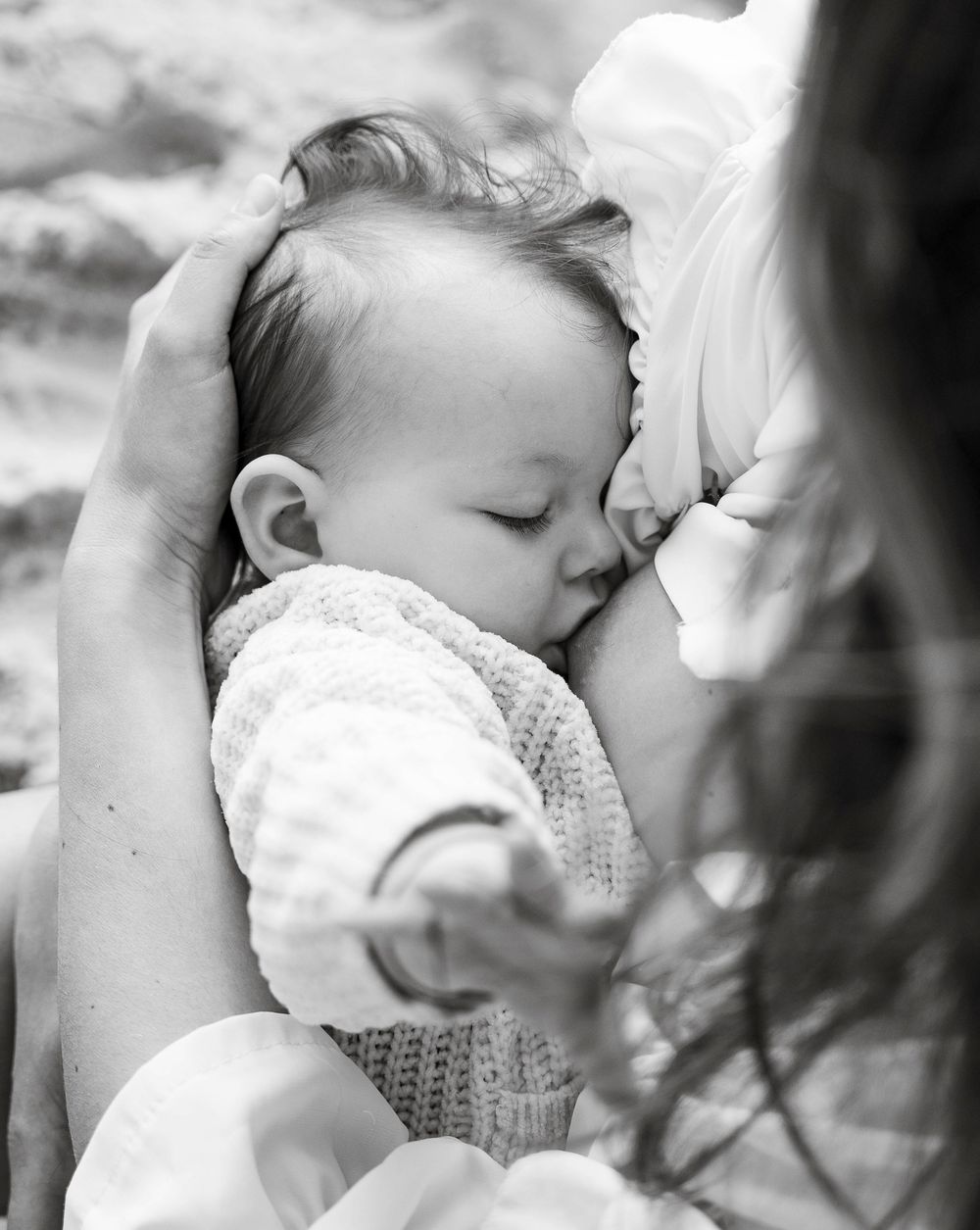 photographe naissance, maternité intimiste, shooting photo allaitement, seance photo naturelle, photographe émotion bébé, nantes, clisson