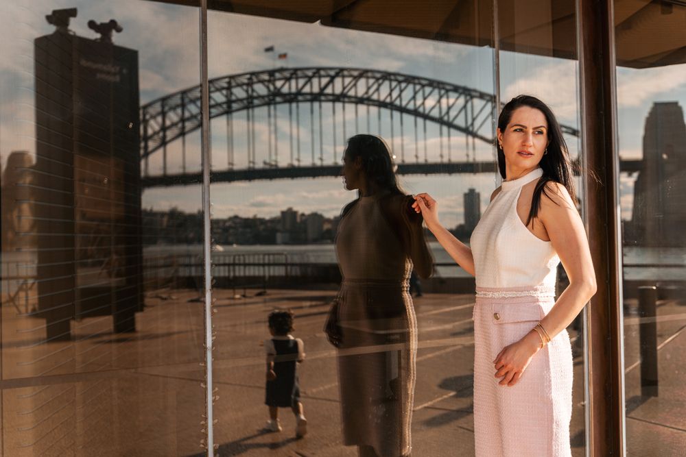 Mom posting during family photoshoot