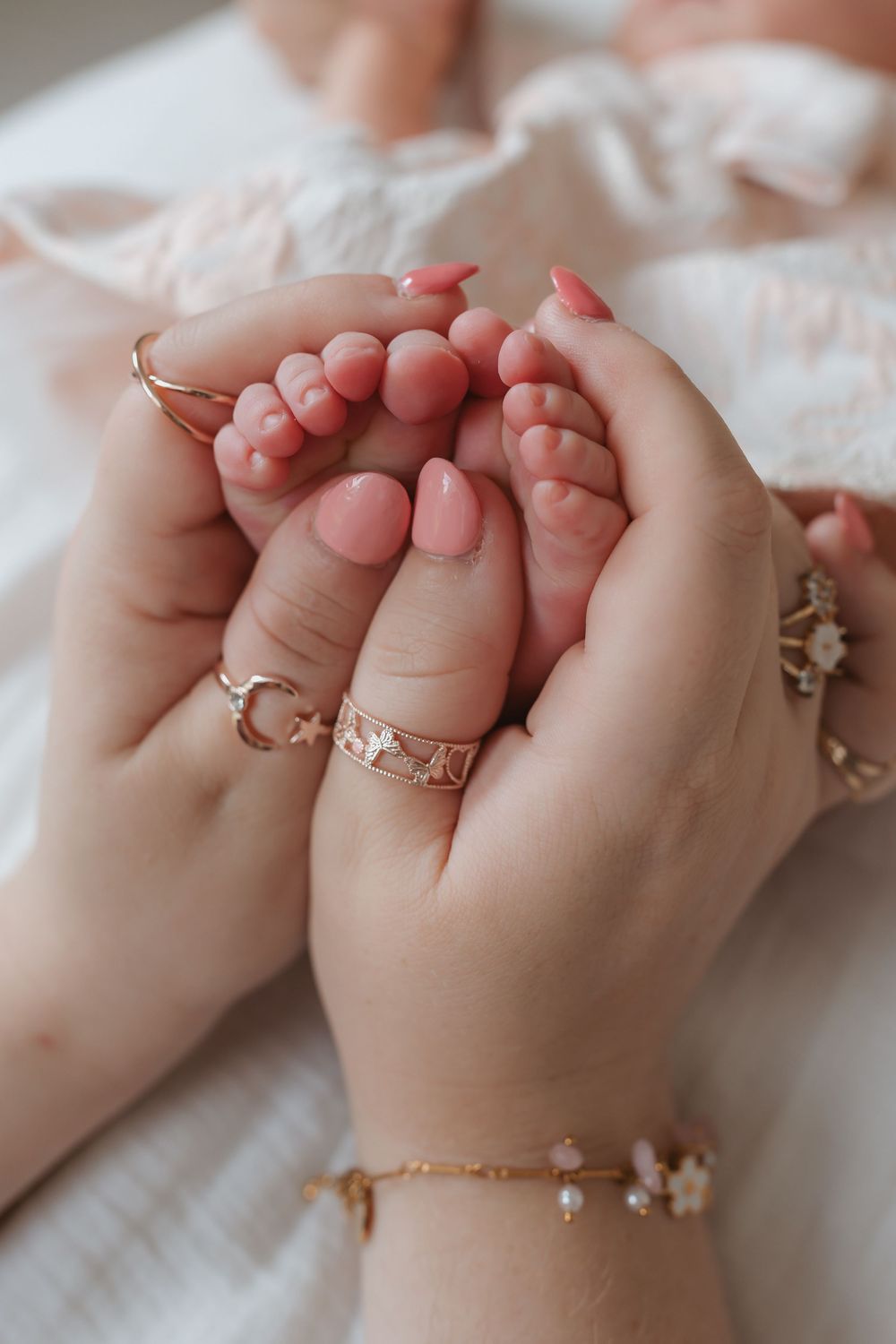 Lifestyle newborn photography in Glenview home studio on the Sunshine Coast.
