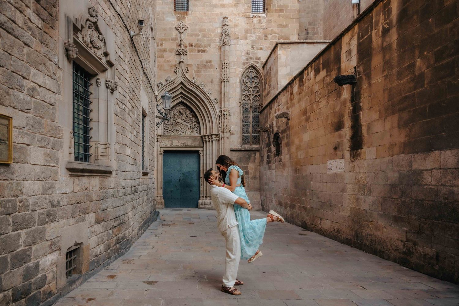 Love story session Old City Barcelona