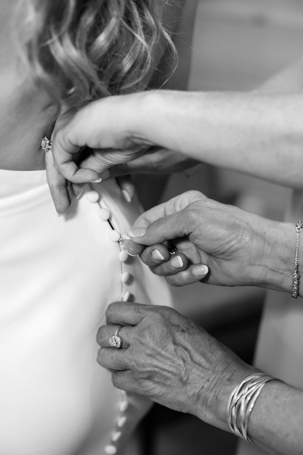 Bride getting zipped into her wedding dress at The Venue On Lake Grant in Mt. Orab Ohio : Cincinnati wedding photographer