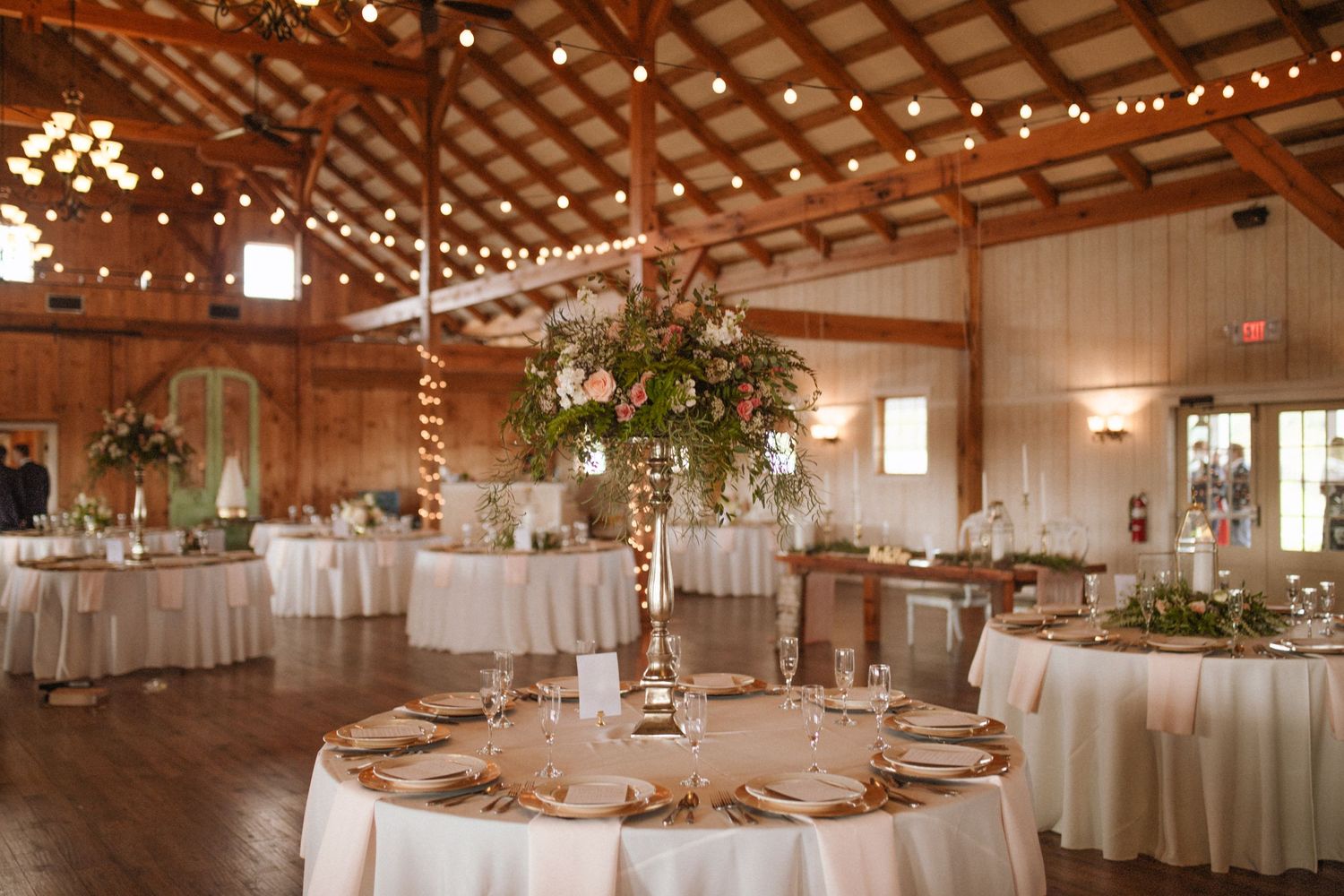 Alexa + Peyton | © Carly Arnwine Photography | Shadow Creek | Purcellville, Virginia | Erin Sellers | Dragonfly Events | Fluffy Thoughts