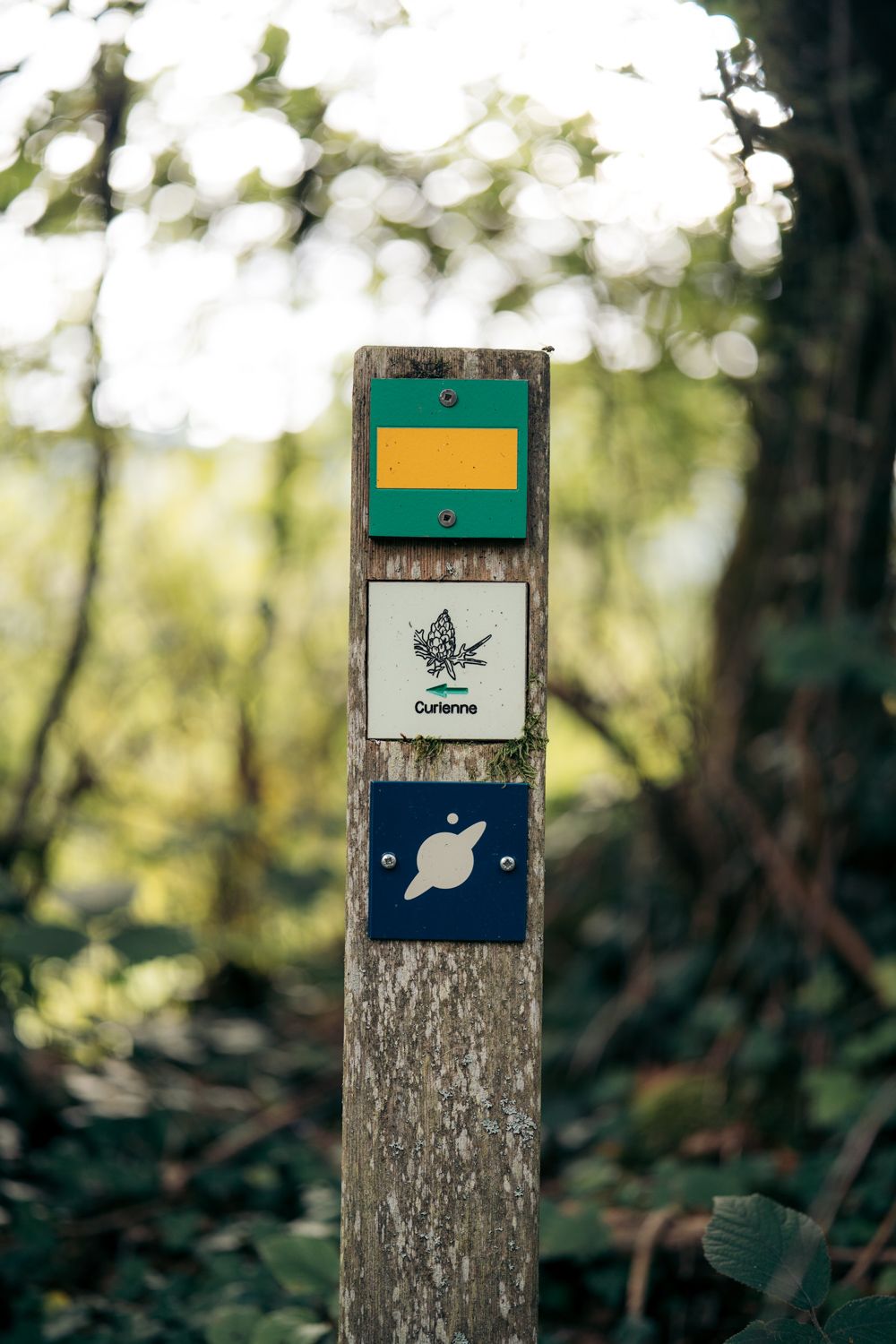 Panneau de randonnée pour le sentier des planètes à Curienne, balade facile autour de chambéry