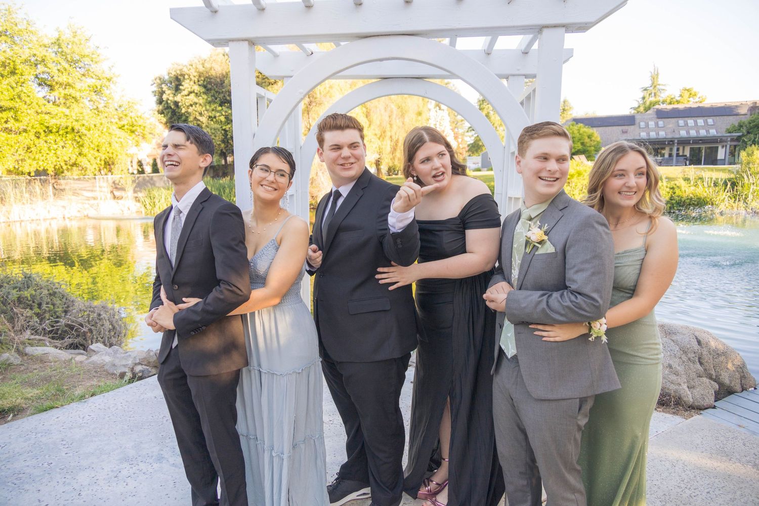 prom group portraits