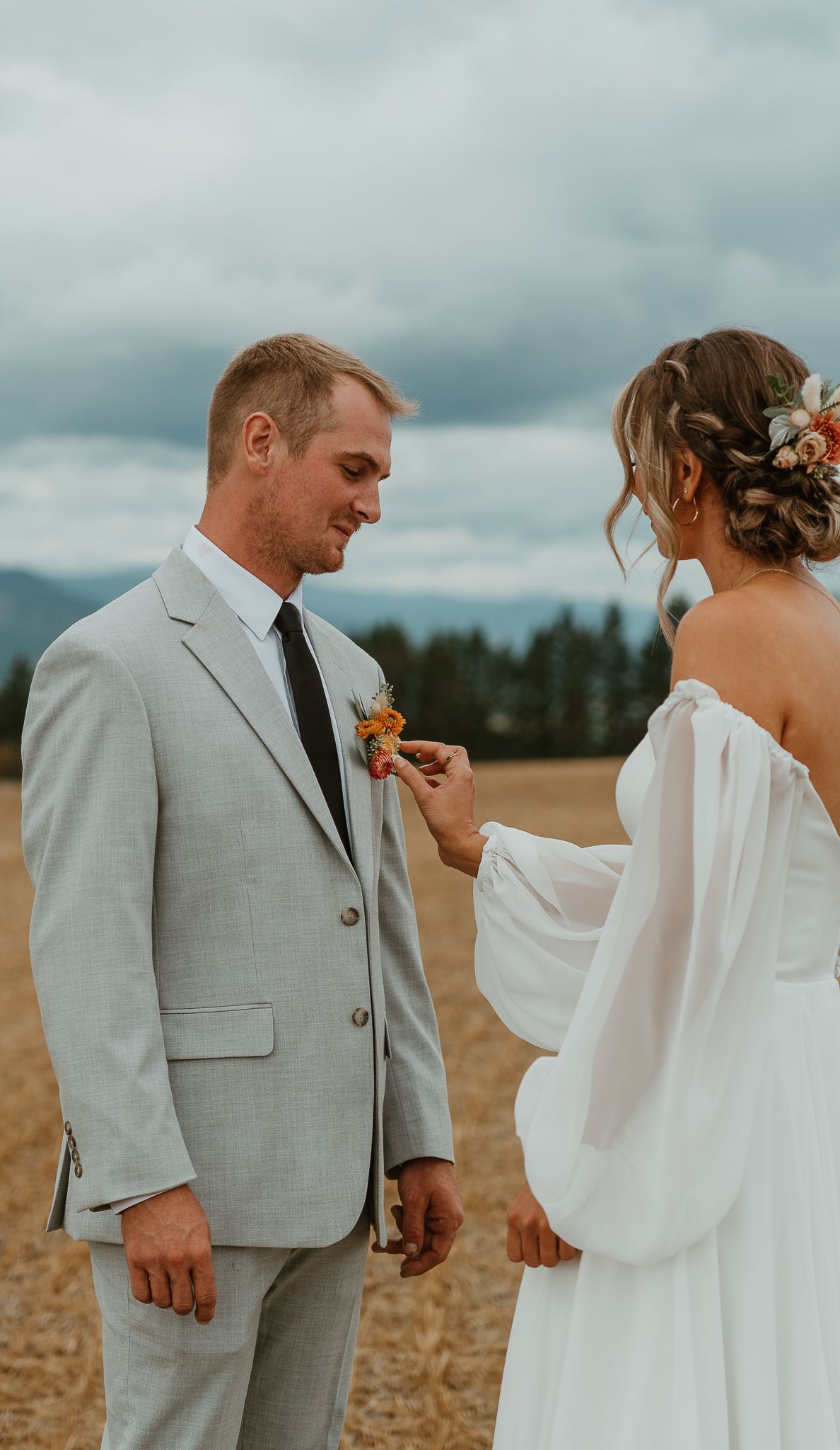 Small fixes on the groom's flowers.