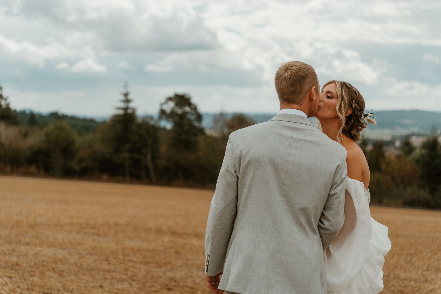 First kiss of the day with the bride and groom during their first look.