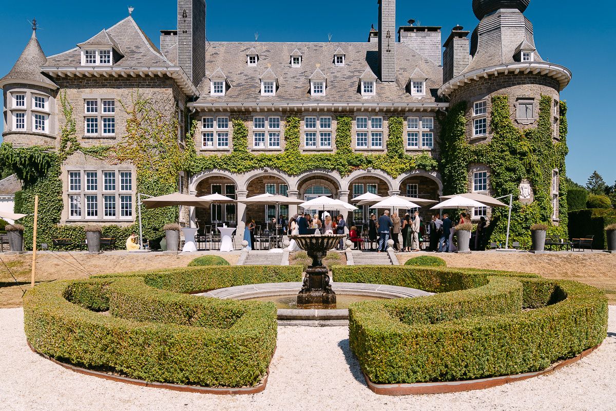 Wedding reception with guests in front of Manoir de Lébioles