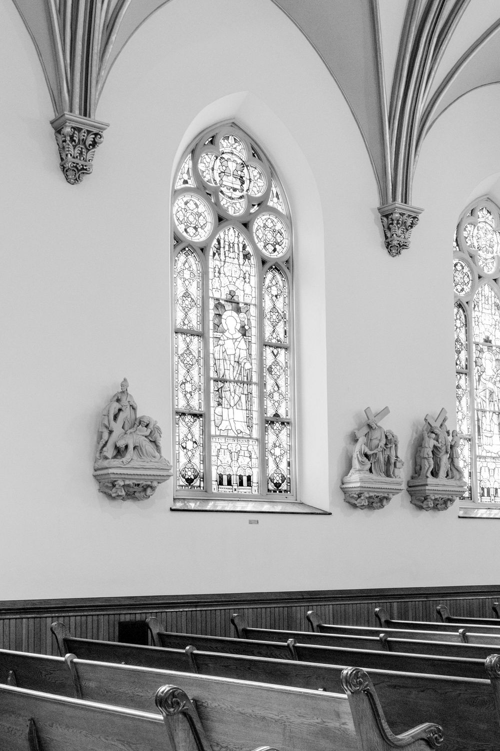 Black and White Photo of Luxury Catholic church ceremony with timeless wedding portraits