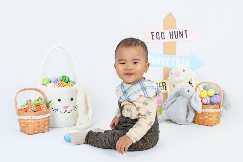 For families who want to try something a little different, book a fun 15 min mini themed shoot today! Located on Hong Kong Island.