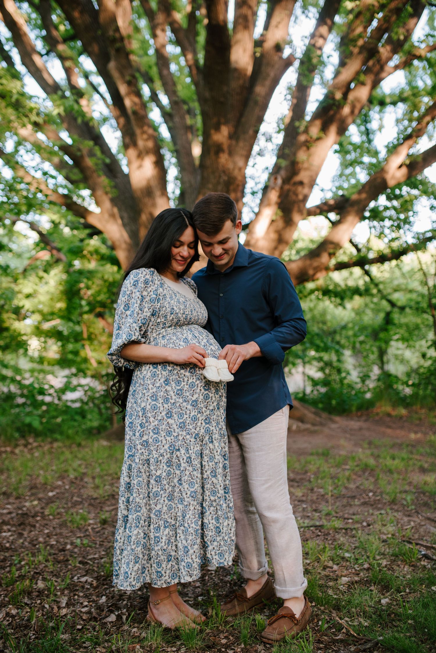 Maternity pregnancy photo session in Sedgwick County Park, family pictures in Wichita, KS, by Jessica Nadine Photography