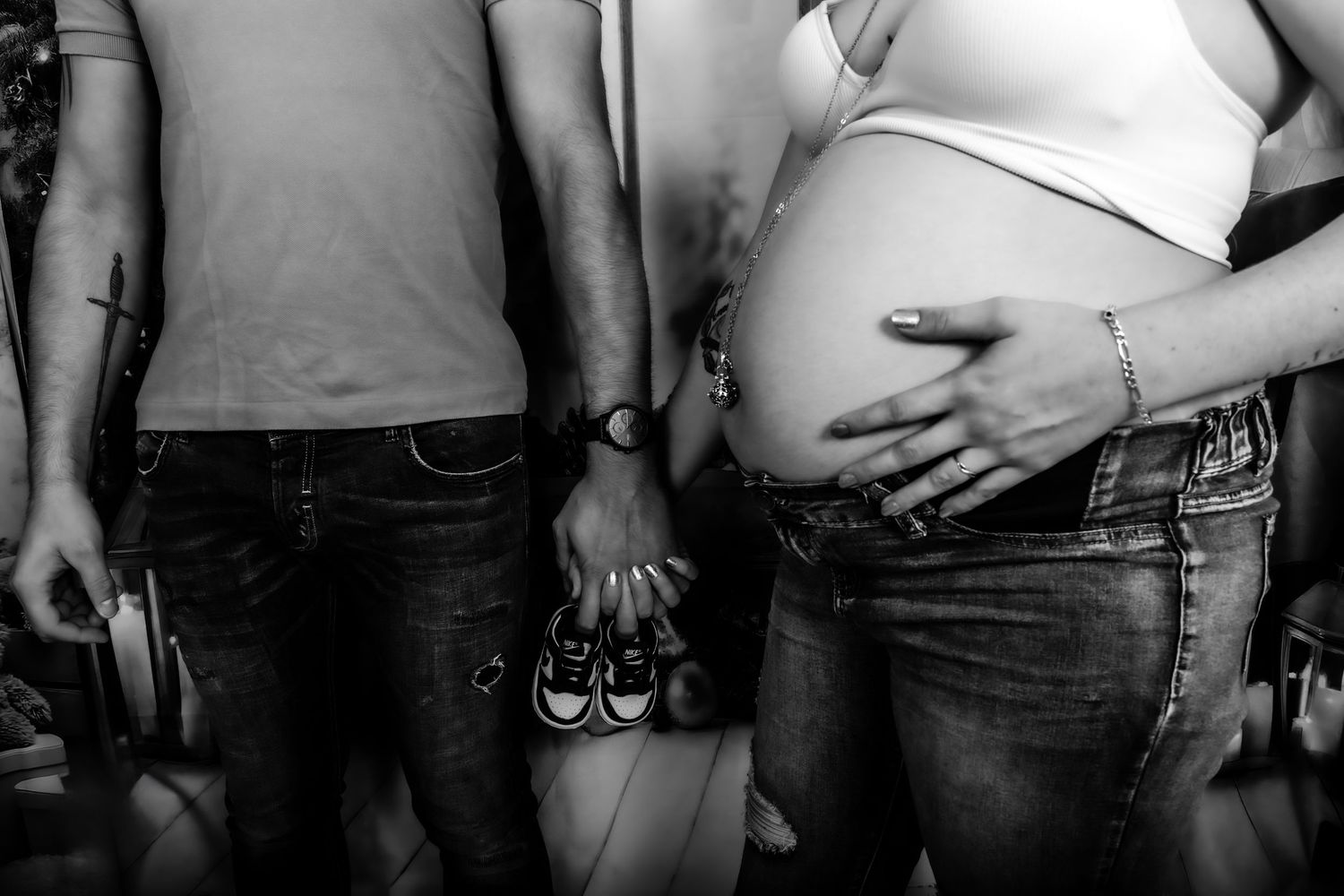 Black and white progression photos showing stages of pregnancy.