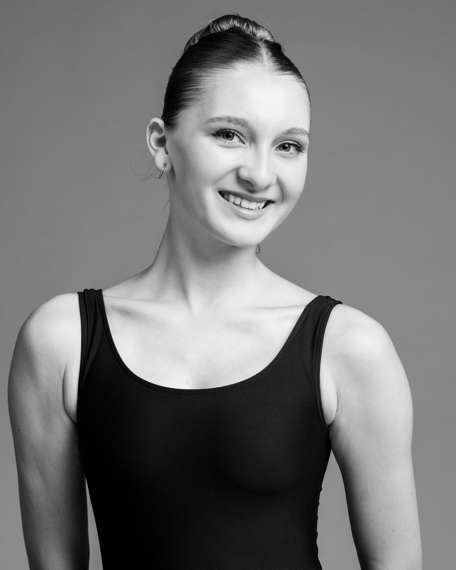 Professional Chicago ballet headshot photographer photographing pre-professional ballerina dancer
