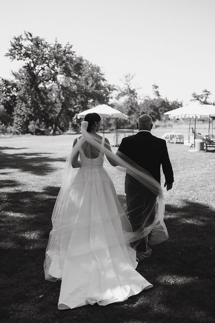 Bride arriving with her father at ceremony.