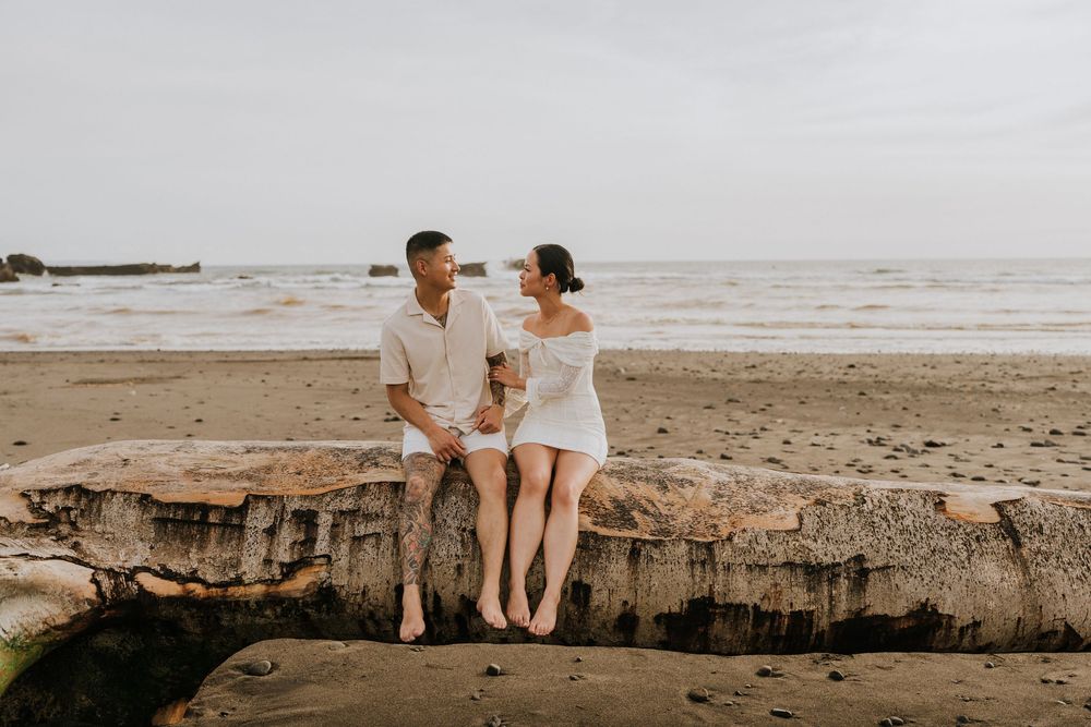 Honeymoon photography Bali with sunset beach at mengening beach