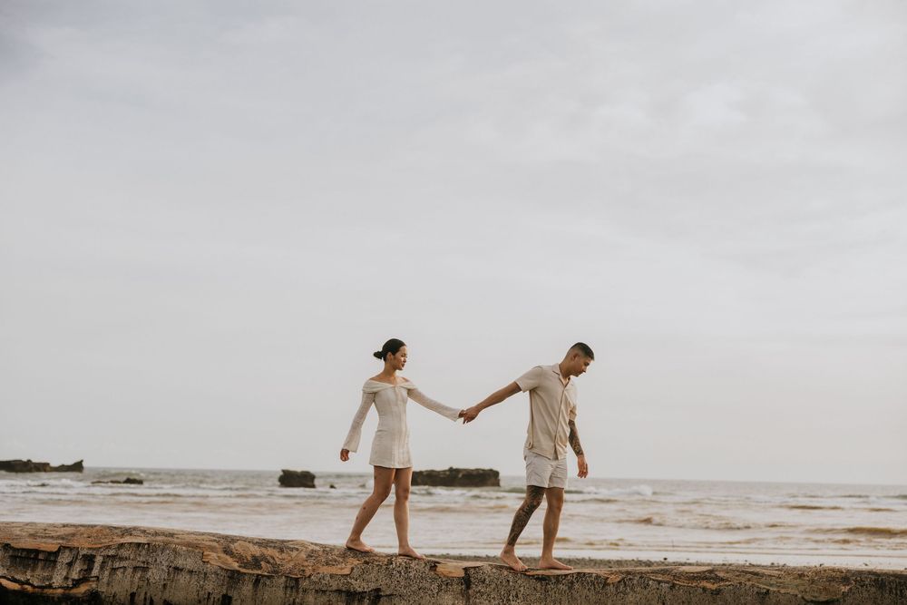 Honeymoon photography Bali with sunset beach