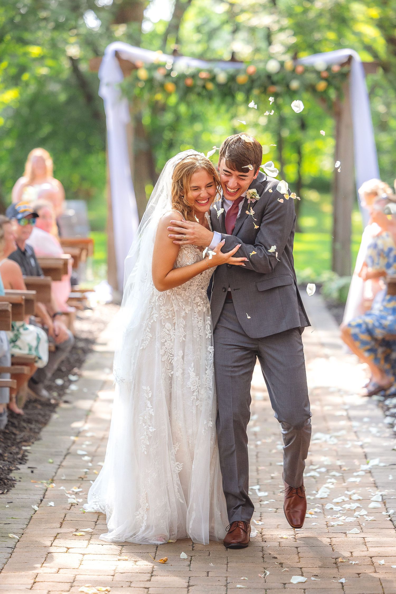 Laura Leigh Images. St. Cloud, MN Wedding Photographer. St. Cloud, Minnesota Wedding Videographer. Candid, photojournalistic wedding photos.