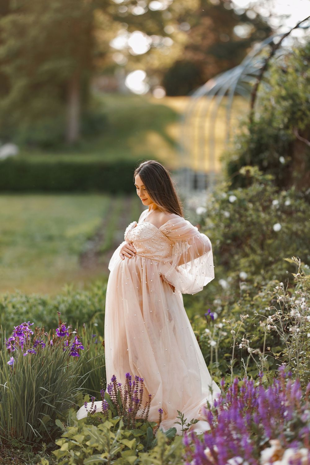 Luxury maternity photography in Chicago & suburbs featuring elegant studio and lifestyle portraits of expecting mothers. Timeless, feminine,