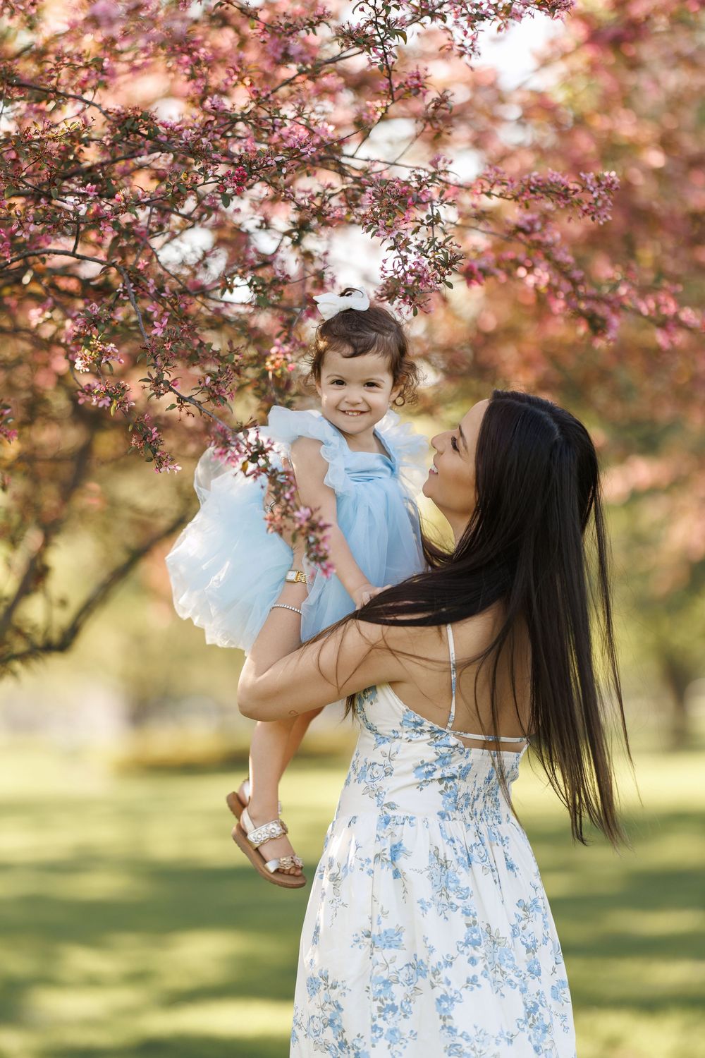 Chicago family photography sessions featuring luxury studio and lifestyle portraits. Natural, timeless images of families in Chicago and sur