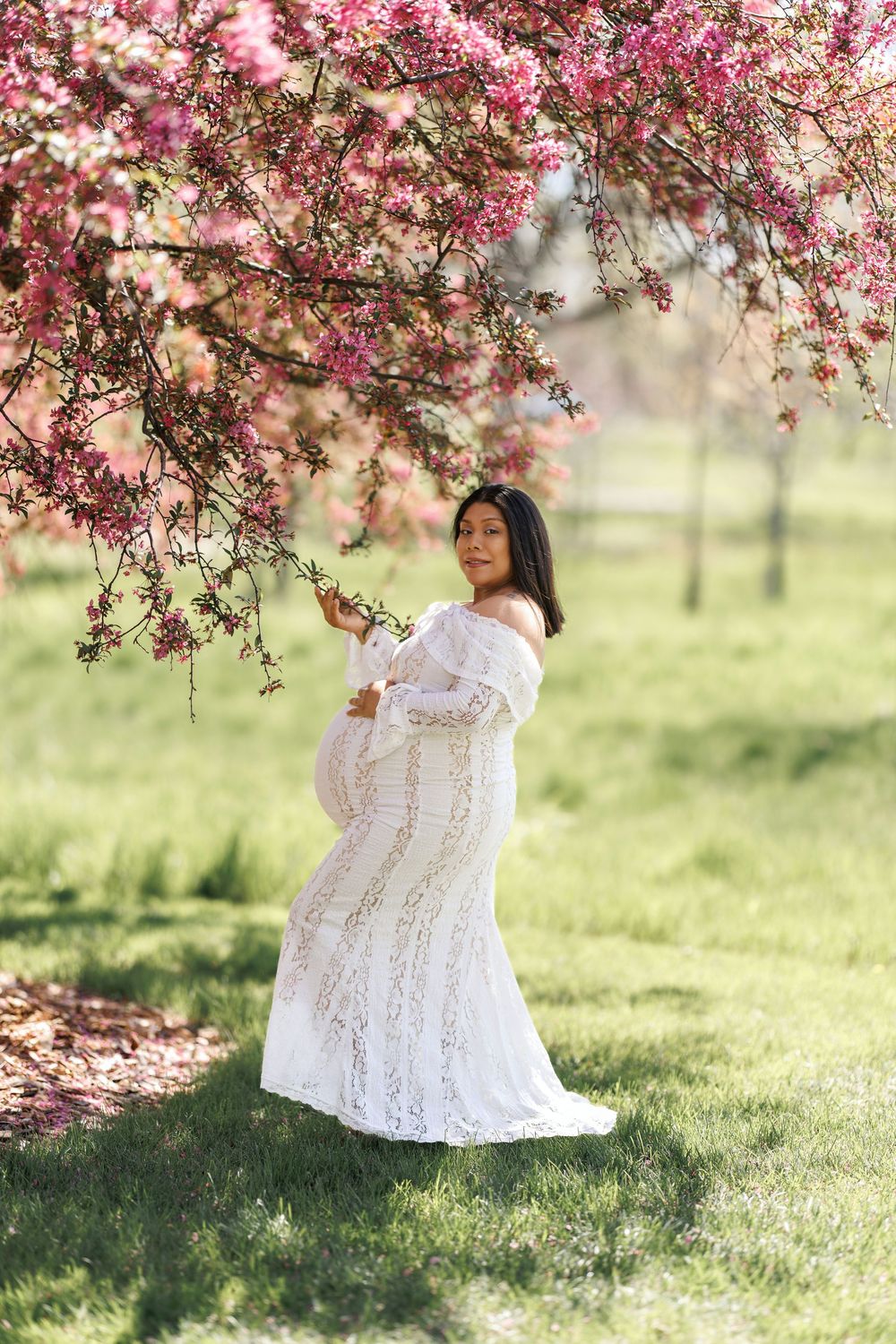 Luxury maternity photography in Chicago & suburbs featuring elegant studio and lifestyle portraits of expecting mothers. Timeless, feminine,