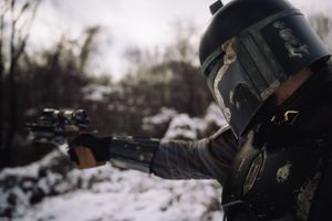 Mandalorian cosplay featuring a detailed costume, showcasing intricate armor and accessories."